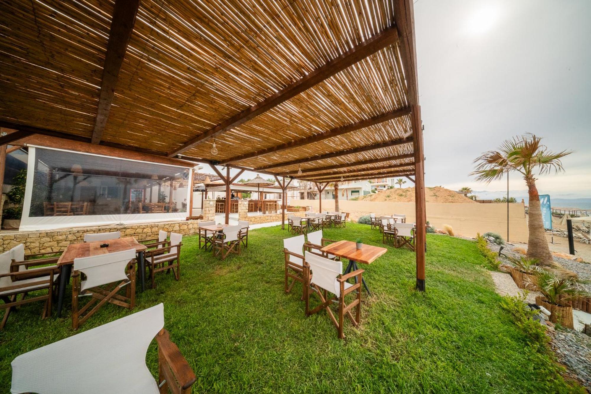 Aparthotel Indigo Seaside Experience Adelianos Kampos Exterior foto